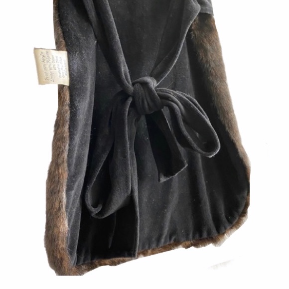 ⭐️Gorgeous, soft faux fur apron with sash - Picture 5 of 16